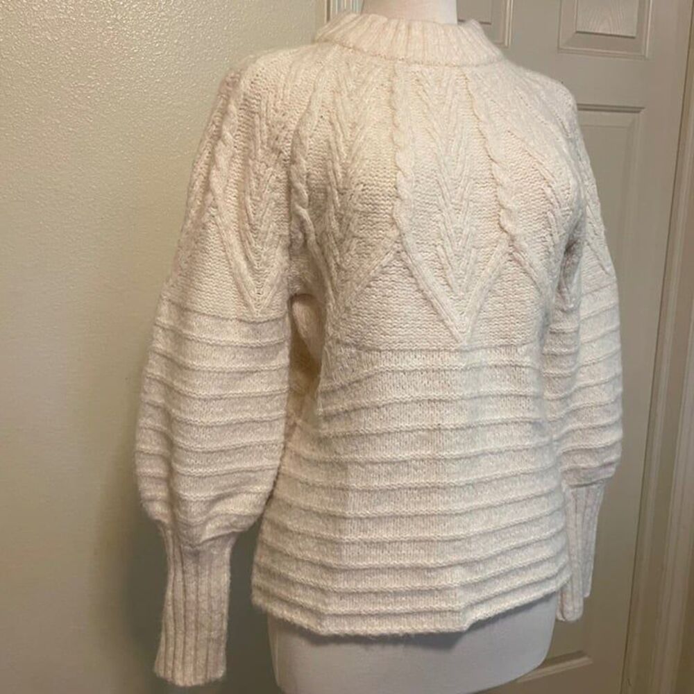 Universal Threads Long Sleeve Sweater, Size Medium, Comfortable & Stylish